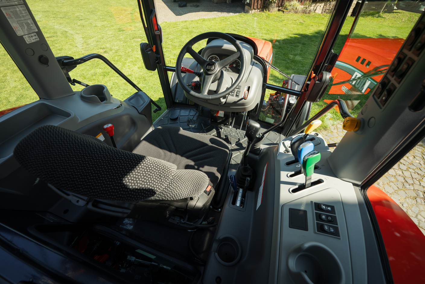 Ciągnik Kioti RX7330 PC PRO - zdjęcie 2